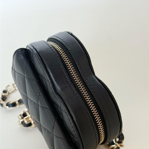 CHANEL Heart Mini Waist Bag – Black Quilted Leather, Gold Hardware (2021) - Picture 7 of 10